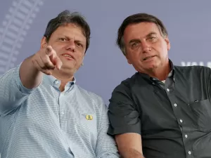 Tarcísio se dispõe a afundar com Bolsonaro até o último glub-glub