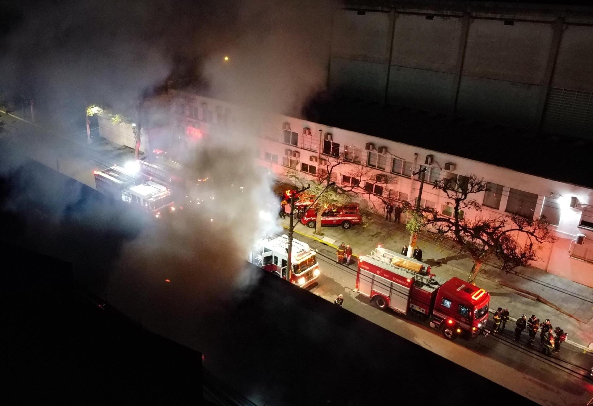 Cinemateca na Vila Leopoldina pega fogo, na cidade de São Paulo, SP, nesta noite de quinta-feira (29 - RONALDO SILVA/FUTURA PRESS/ESTADÃO CONTEÚDO