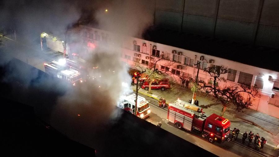 Cinemateca na Vila Leopoldina pega fogo, na cidade de São Paulo, SP, nesta noite de quinta-feira (29 - RONALDO SILVA/FUTURA PRESS/ESTADÃO CONTEÚDO