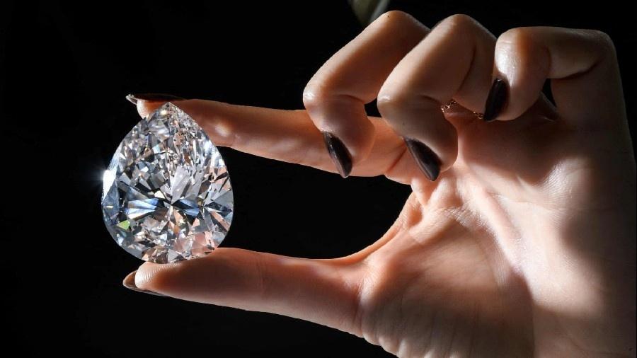"The Rock", um diamante branco em forma de pêra de 228,31 quilates - Fabrice Coffrini/AFP