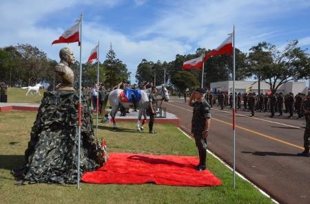 Vermelho e branco são cores tradicionais da cavalaria 