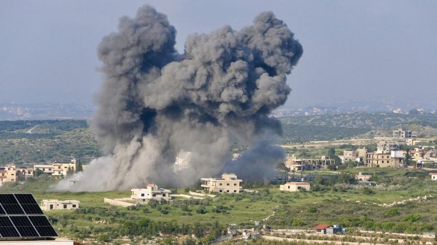 Fumaça é registrada na vila de Majdel Zoun após ataque israelense