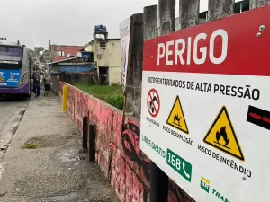 Policiais proibiram socorro de jovem jogado de ponte, dizem testemunhas