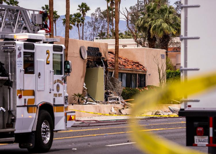 Fachada da clínica American Reproductive Centers ficou destruída Fachada da clínica American Reproductive Centers ficou destruída