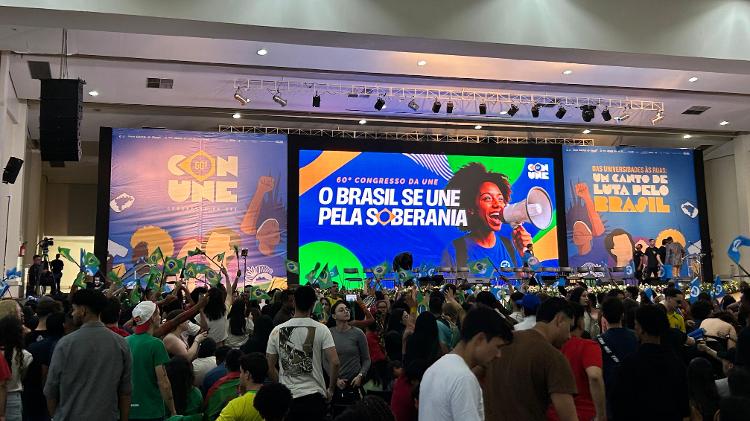 Congresso da Une: bandeirinhas do Brasil e endosso a pautas do governo Congresso da Une: bandeirinhas do Brasil e endosso a pautas do governo