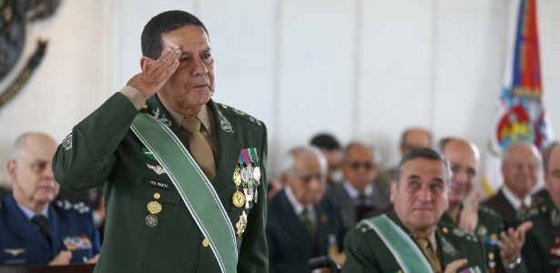 28.fev.2018 - Cerimônia em homenagem ao General Antonio Hamilton Martins Mourão, que passou para a reserva