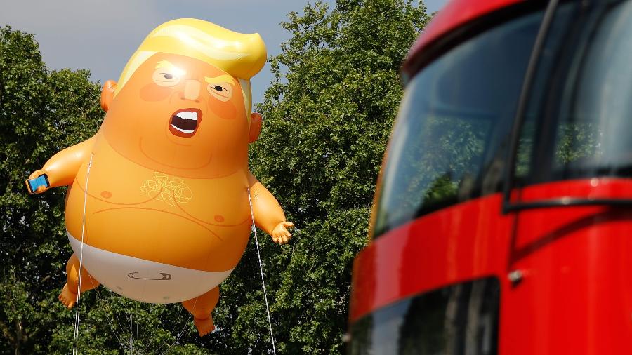 13.jul.2018 - Balão gigante inflável de Donald Trump "bebê" em Londres durante manifestação contra o presidente dos EUA - Tolga Akmen/AFP Photo