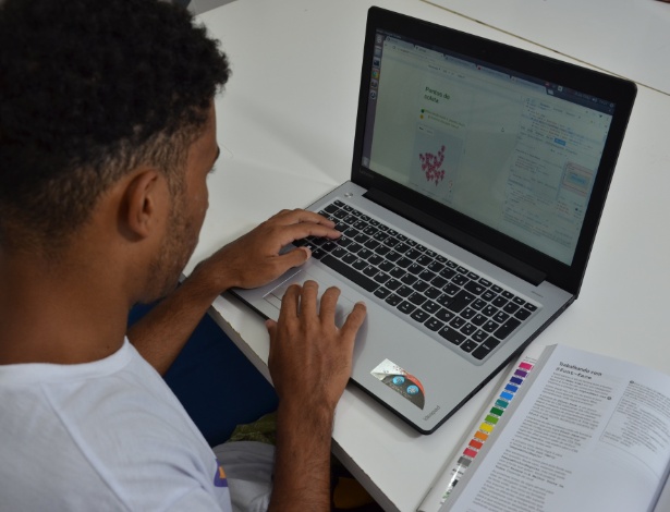 ONG Vai Na Web chamou a atenção da Singularity University e de alunos de Stanford ao transformar jovens de comunidades do Rio em programadores profissionais - Divulgação/Vai Na Web