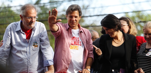 Haddad em Canoas (RS) com a vice na sua chapa, Manuela D'Ávila (PCdoB), e Miguel Rossetto, candidato do PT ao governo gaúcho