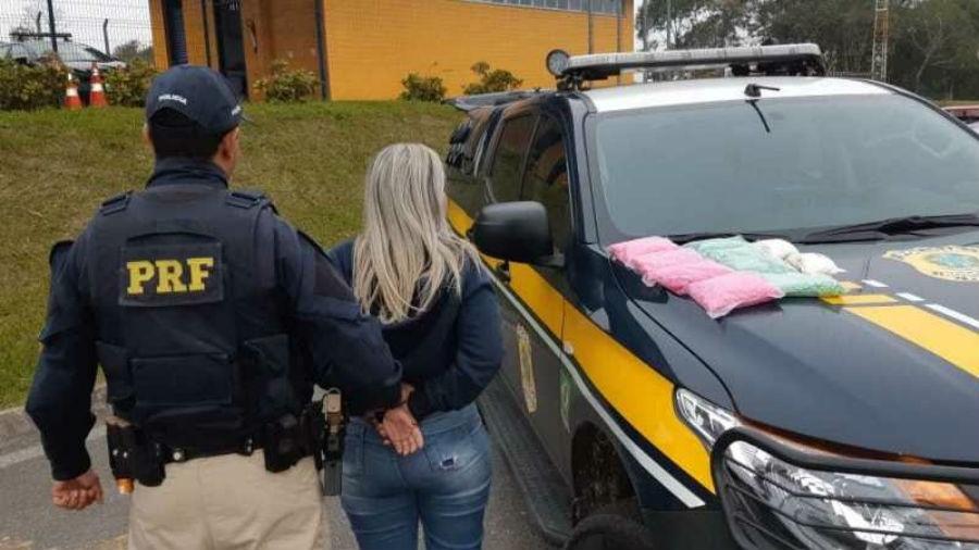 A droga estava dividida em 10 pacotes e valeria cerca de R$ 812,5 mil, segundo a PRF - Divulgação/Polícia Rodoviária Federal