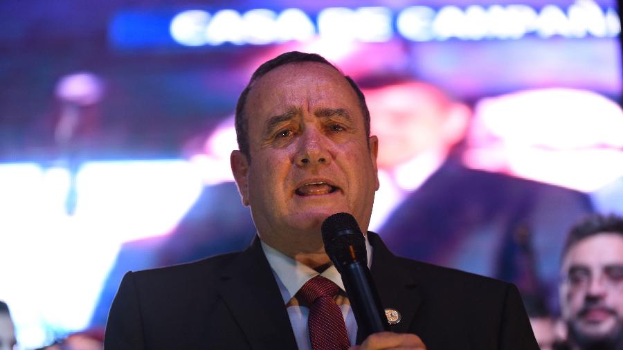 Alejandro Giammattei, presidente da Guatemala, é acusado de corrupção e também foi duramente criticado por seu enfrentamento à pandemia - Johan Ordonez/AFP