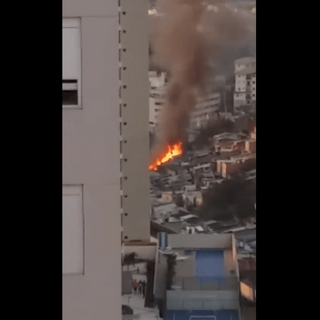 Incêndio atinge dez barracões na Vila Andrade, Zona Sul de São Paulo - Reprodução/Twitter
