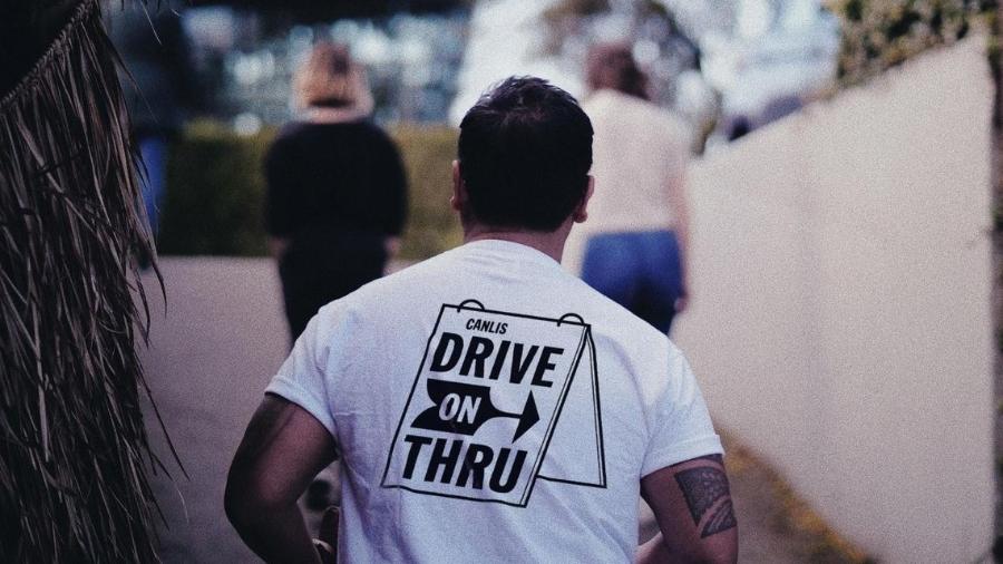 Camiseta indica serviço de drive-thru do restaurante de Seattle (EUA) - Reprodução/canlis.com
