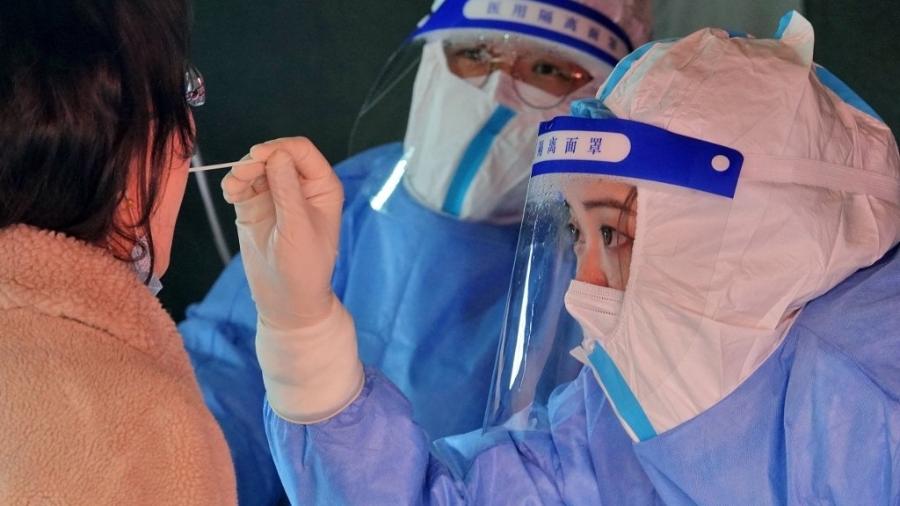 China enfrenta o surto mais grave de coronavírus em quase dois anos - STR/AFP