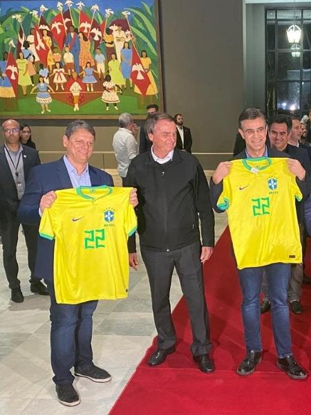 Tarcísio (Republicanos) e Bolsonaro (PL) participam de evento no Palácio dos Bandeirantes a convite do governador Rodrigo Garcia (PSDB) - Felipe Pereira/UOL