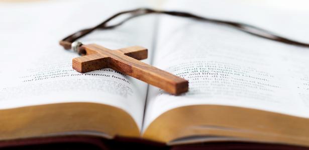 Como cientistas usaram a IA para desvendar mistério sobre autoria da Bíblia