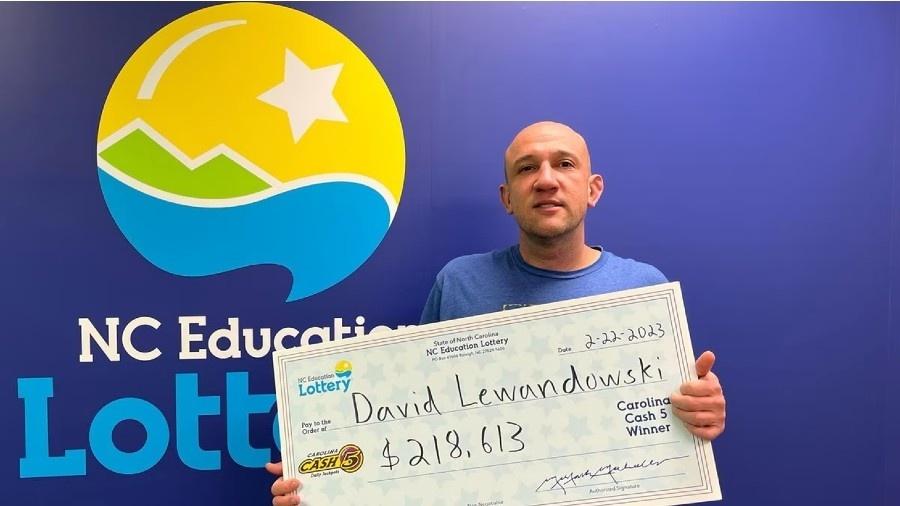 David Lewandowski venceu o prêmio de loteria da Cash 5 nos EUA - Divulgação/North Carolina Education Lottery