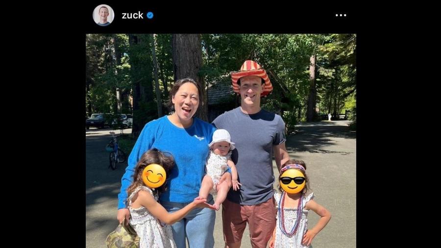 Mark Zuckerberg, CEO da Meta, compartilhou em sua conta do Instagram uma foto escondendo o rosto de dois de seus três filhos - Reprodução/Mark Zuckerberg