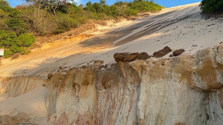 Morro do Careca tem áreas afetadas pela força da erosão