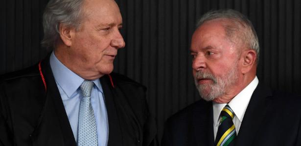 Ricardo Lewandowski e Lula durante a posse de Alexandre de Moraes no TSE em 2022