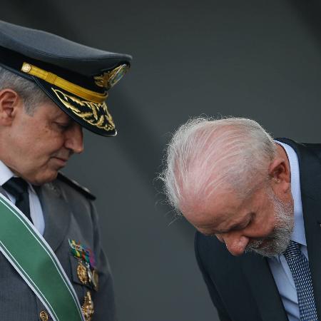 O comandante do Exército, general Tomás Paiva, e o presidente Lula durante cerimônia militar em comemoração ao Dia do Exército 