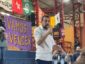 Em 1º ato após derrota, Boulos prega união da esquerda e reconexão com base