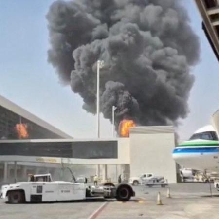Fumaça e chamas no aeroporto Rei Khalid em Riad 8 de outubro de 2026 Redes sociais/via REUTERS Fumaça e chamas no aeroporto Rei Khalid em Riad 8 de outubro de 2026 Redes sociais/via REUTERS