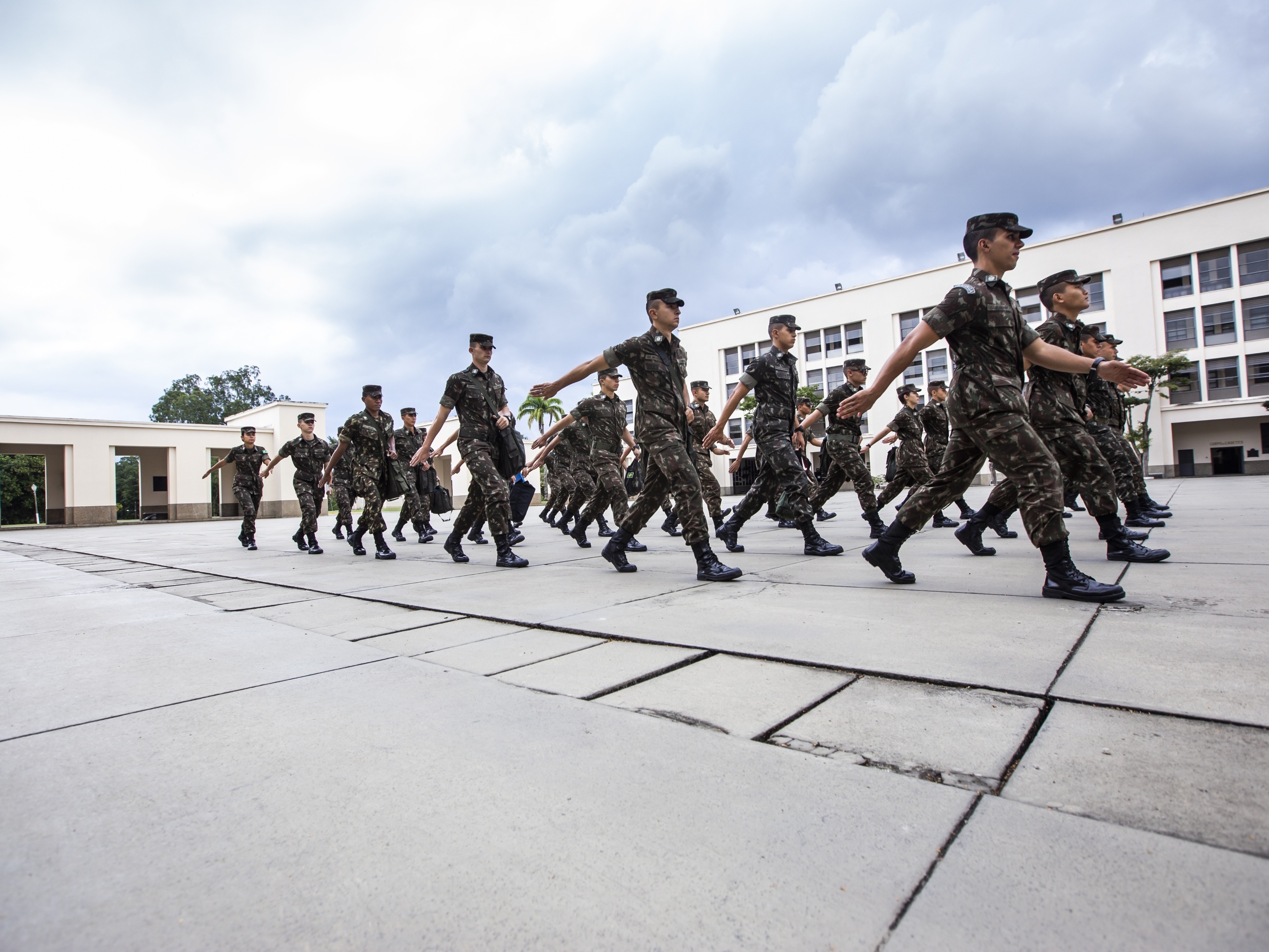 Pela primeira vez, Exército recebe mulheres na Aman para ensino