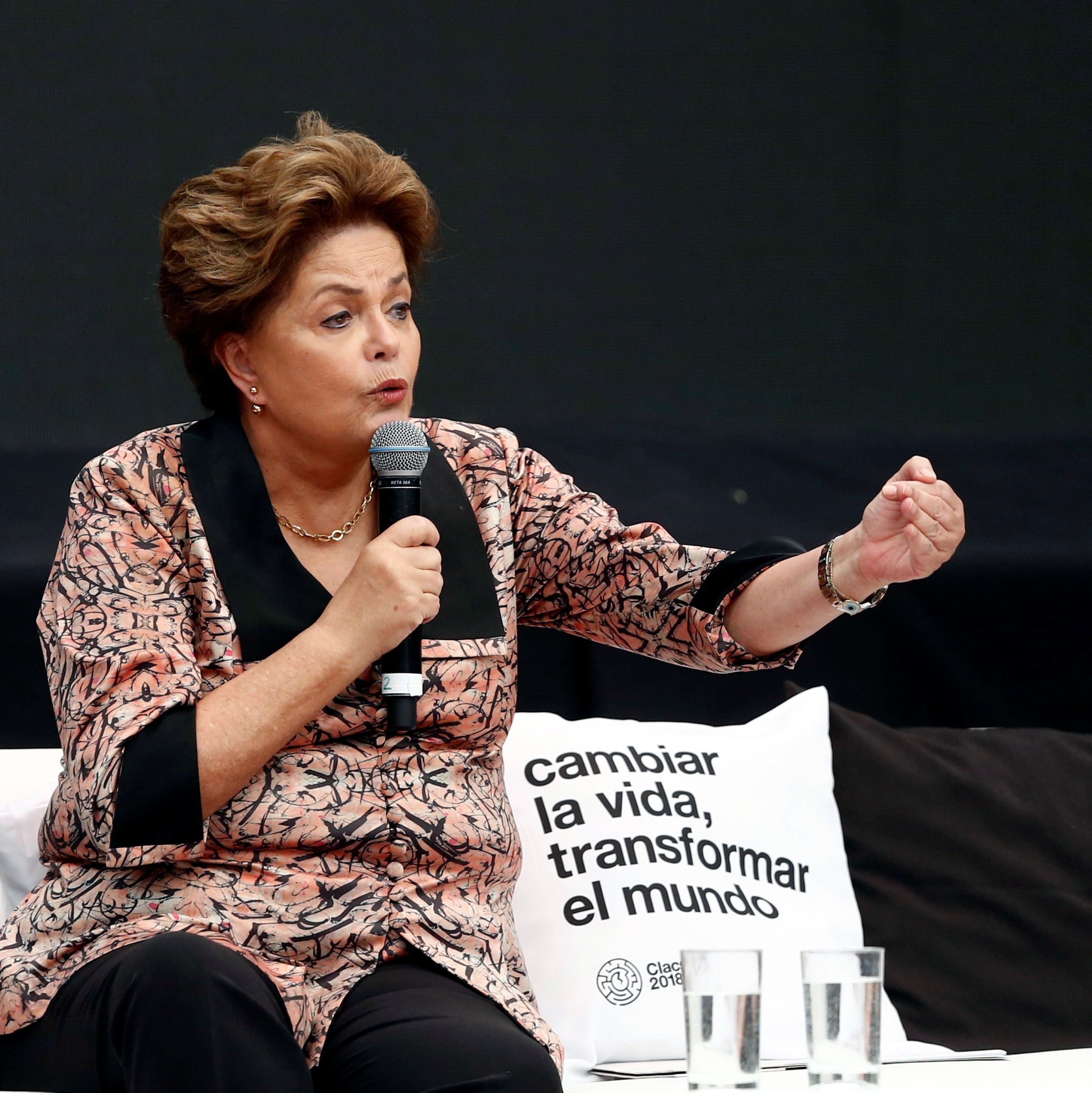 Equipe de Dilma é remunerada por meio de notas frias - 11/06/2010 - Poder -  Folha de S.Paulo