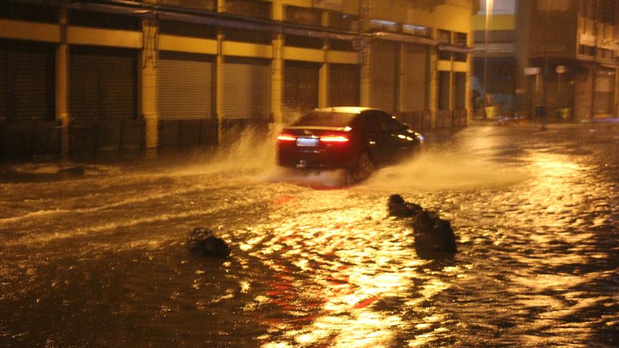Ruas do centro de São Paulo ficaram alagadas após forte chuva - Willian Moreira/Futura Press/Estadão Conteúdo