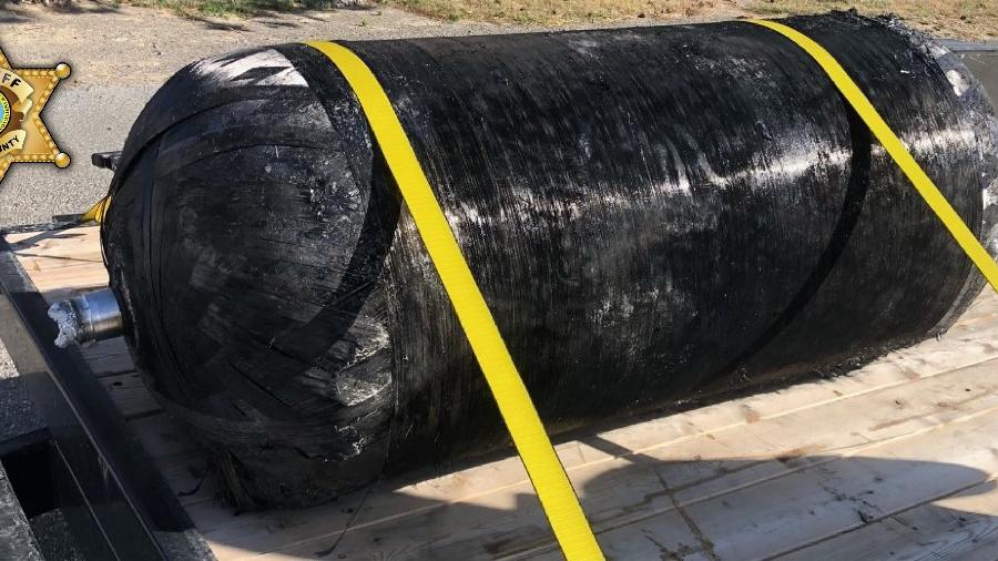 Pedaço de foguete da SpaceX que caiu em fazenda em Washington (EUA) - Reprodução/Polícia do Condado de Grant (EUA)
