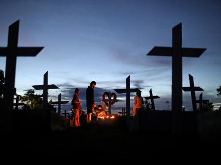 Cemitério em Manaus (AM) em meio à pandemia de coronavírus - Bruno Kelly/Reuters