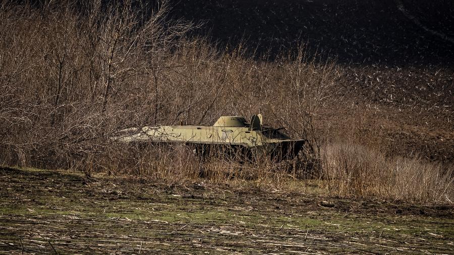 Um veículo blindado do exército ucraniano na cidade de Severodonetsk, região de Donbass - FADEL SENNA / AFP