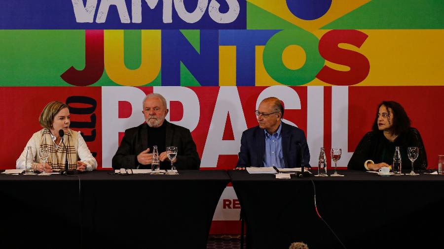 Lula e Alckmin se reúnem na primeira reunião com a coordenação de campanha em São Paulo, em maio - ALLISON SALES/FOTORUA/ESTADÃO CONTEÚDO
