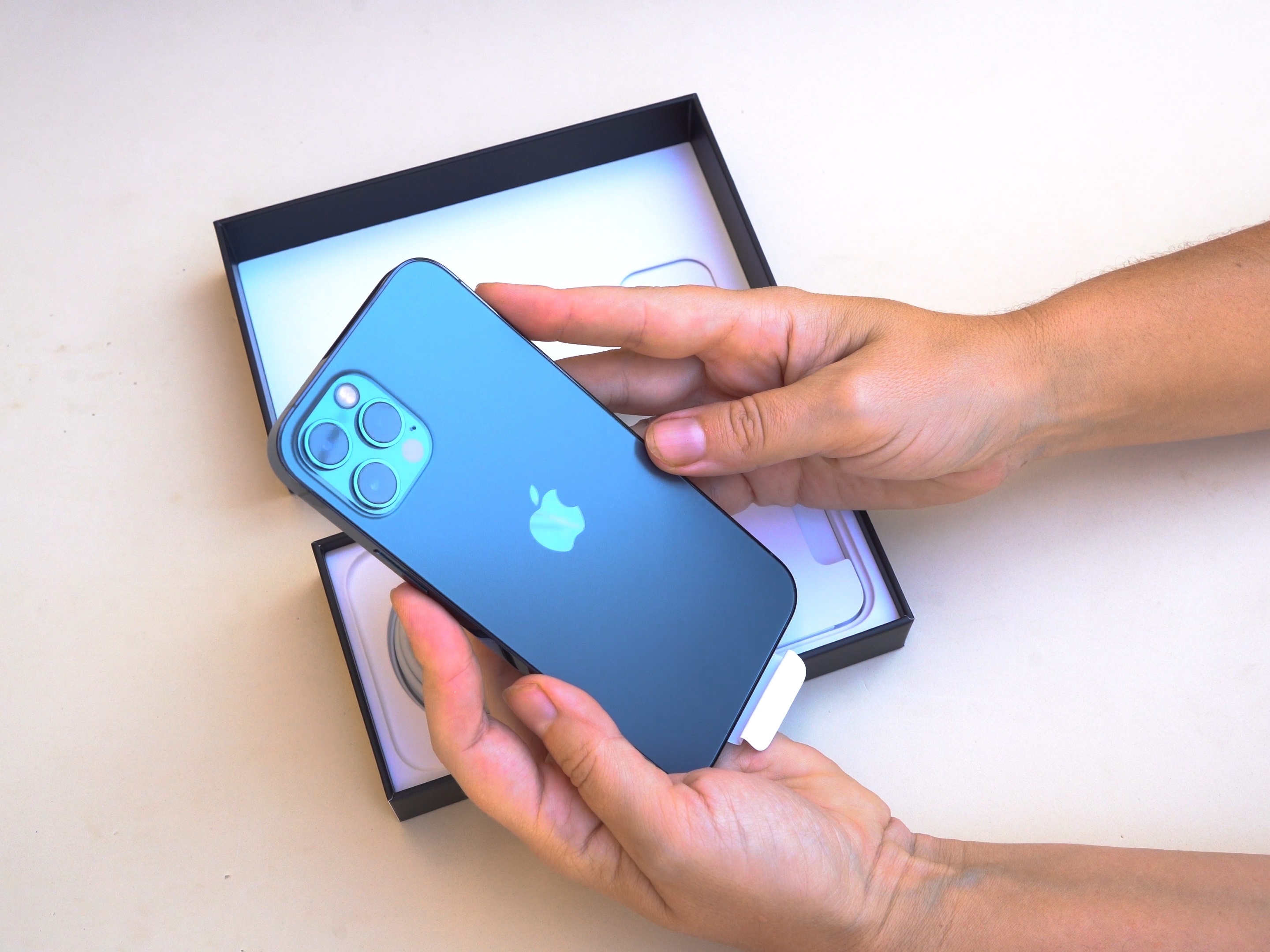 Fora da caixa: iPhone 13 Pro tem primeiro vídeo de unboxing publicado no   