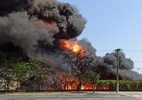 Incêndio de grande porte provoca explosões e espalha fumaça tóxica em MG - Divulgação/Corpo de Bombeiros