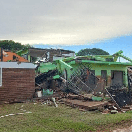Casas destruídas por enchente na região do Vale do Taquari