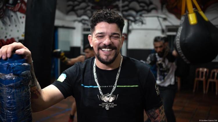 Ex-aluno do projeto, Fernando Menoncello conquistou sua própria academia Ex-aluno do projeto, Fernando Menoncello conquistou sua própria academia