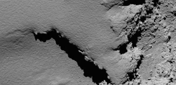 30.set.2016 - A 5,8 km, detalhes do cometa ficam mais visíveis - ESA - ESA
