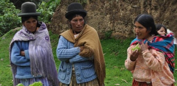 Camponesas na Bolívia; proposta encampada pelo governo quer ampliar aborto legal a mulheres carentes - Ministério do Trabalho da Bolívia via BBC