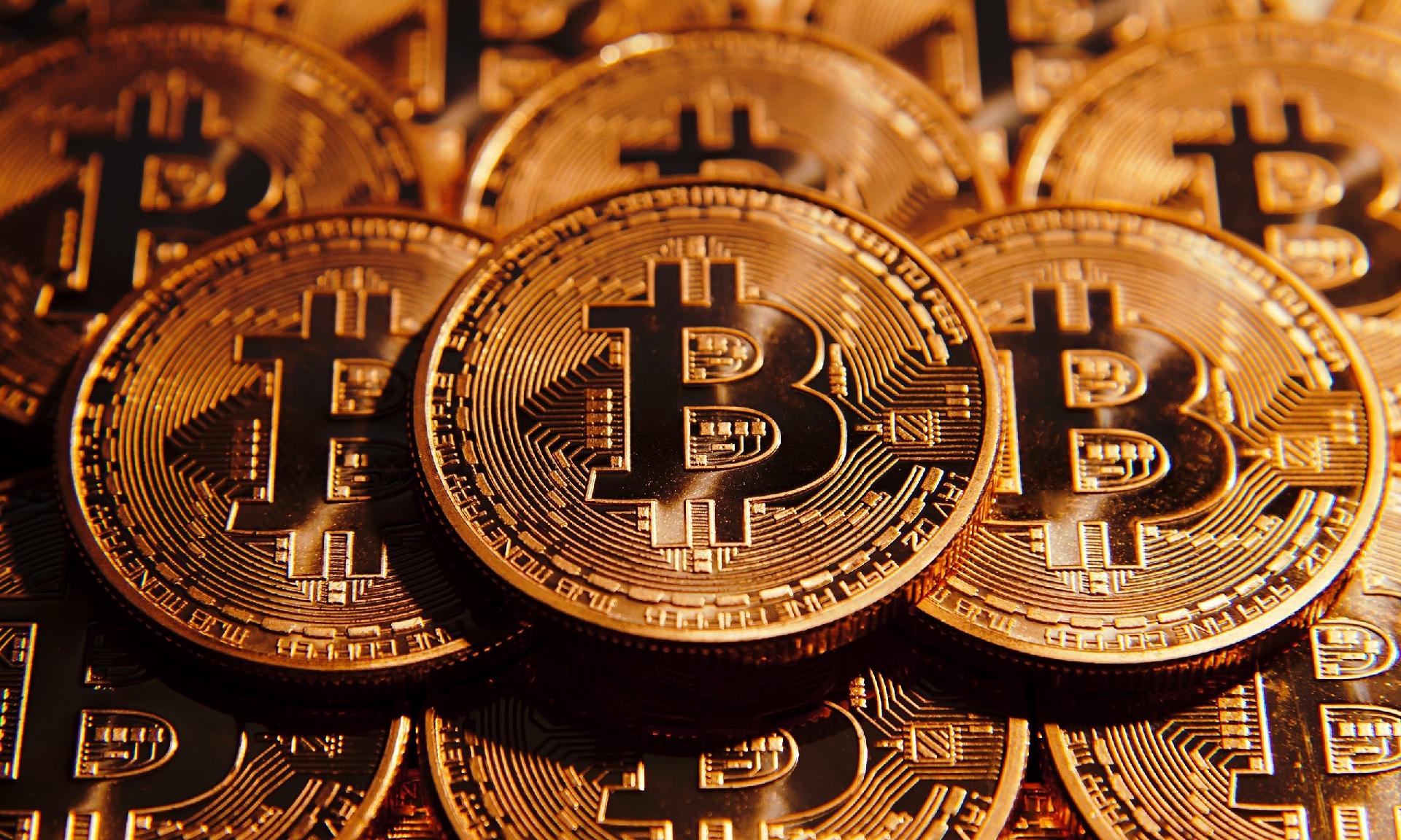 Devo investir em criptomoedas ou ações?