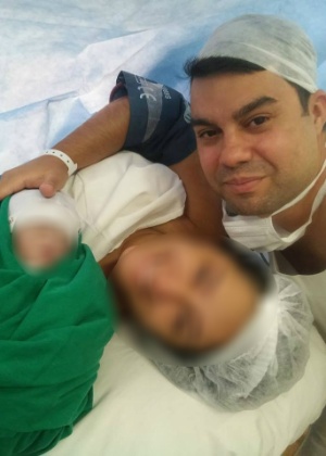 Anderson Gomes, motorista da vereadora Marielle Franco, ao lado da mulher e filho recém nascido, em junho de 2016 - Reprodução