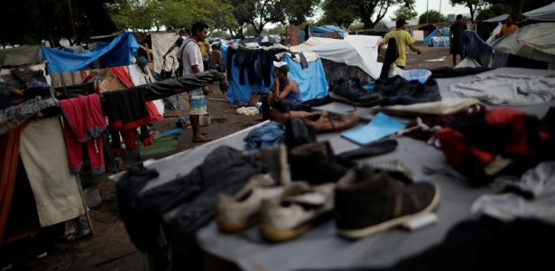Venezuelanos acampados na praça Simón Bolívar em Boa Vista (Roraima) - Ueslei Marcelino/Reuters