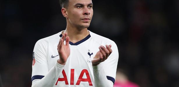 Tottenham estuda multa para jogadores que viajaram sem permissão