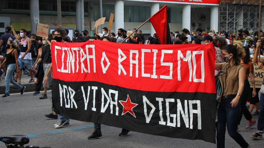 Manifestantes protestam contra o racismo no Rio de Janeiro - IVAN SAMPAIO/FUTURA PRESS/FUTURA PRESS/ESTADÃO CONTEÚDO