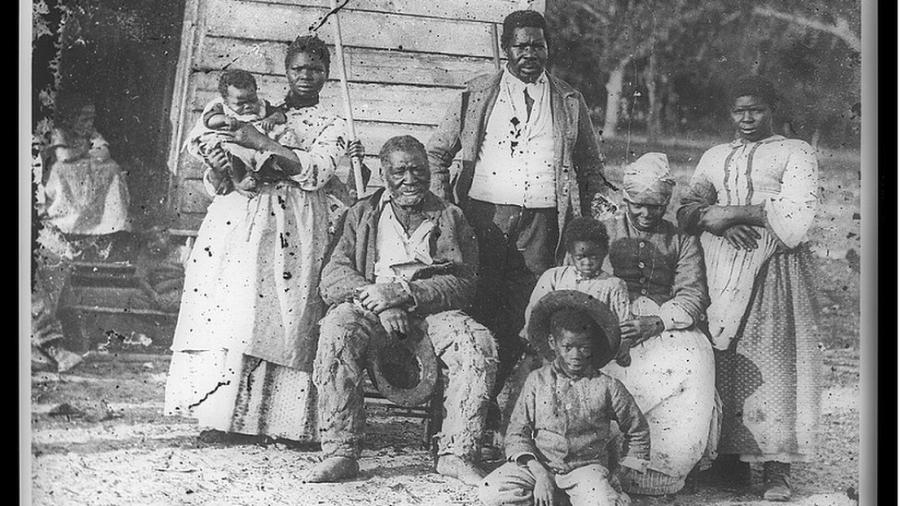 Foto de 1862 mostra cinco gerações de escravos em uma fazenda na Carolina do Sul - Biblioteca do Congresso dos EUA