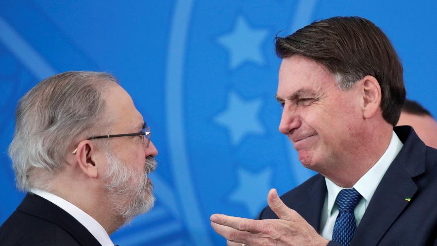 O procurador-geral da República Augusto Aras e o presidente Jair Bolsonaro em evento na PGR - Ueslei Marcelino - 17.abr.2020/Reuters
