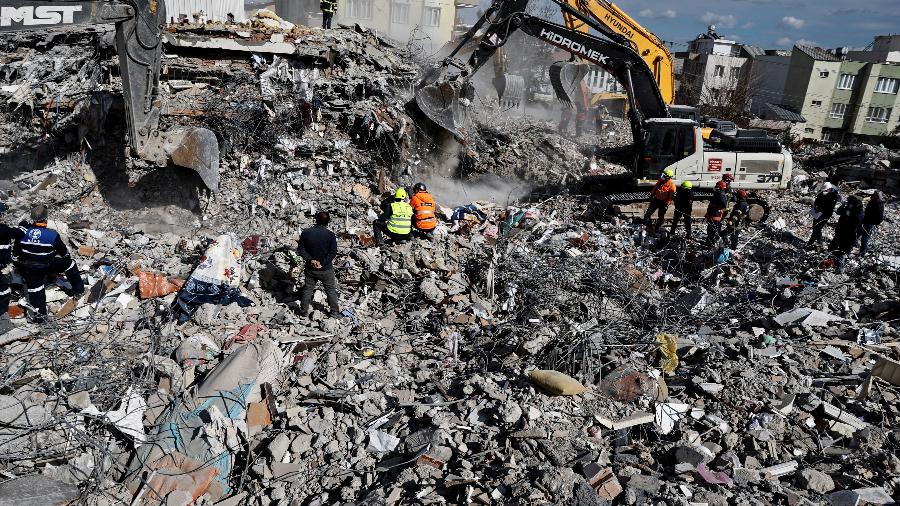 Os terremotos que atingiram a Turquia e a Síria mataram mais de 50 mil pessoas - REUTERS/Thaier Al-Sudani