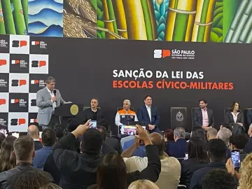 PMs darão aulas sobre política e ética em escolas cívico-militares de SP