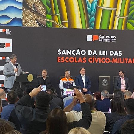 Tarcísio de Freitas sancionou lei das escolas cívico-militares no final do mês passado